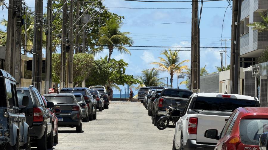 APARTAMENTO COM 3 QUARTOS NA PONTA VERDE