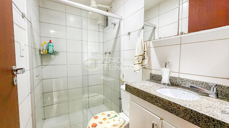 APARTAMENTO COM 2 QUARTOS NO EDIFÍCIO PLATANUS